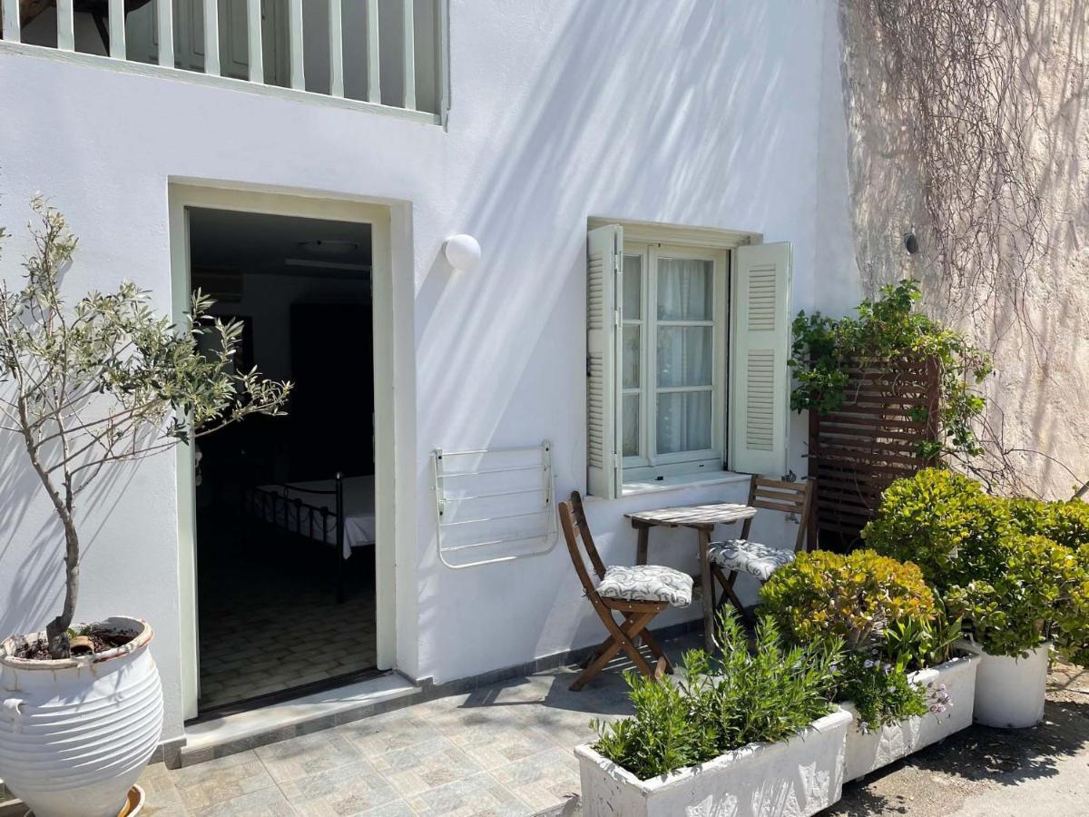 Areti's Milos * Adamantas (Milos)