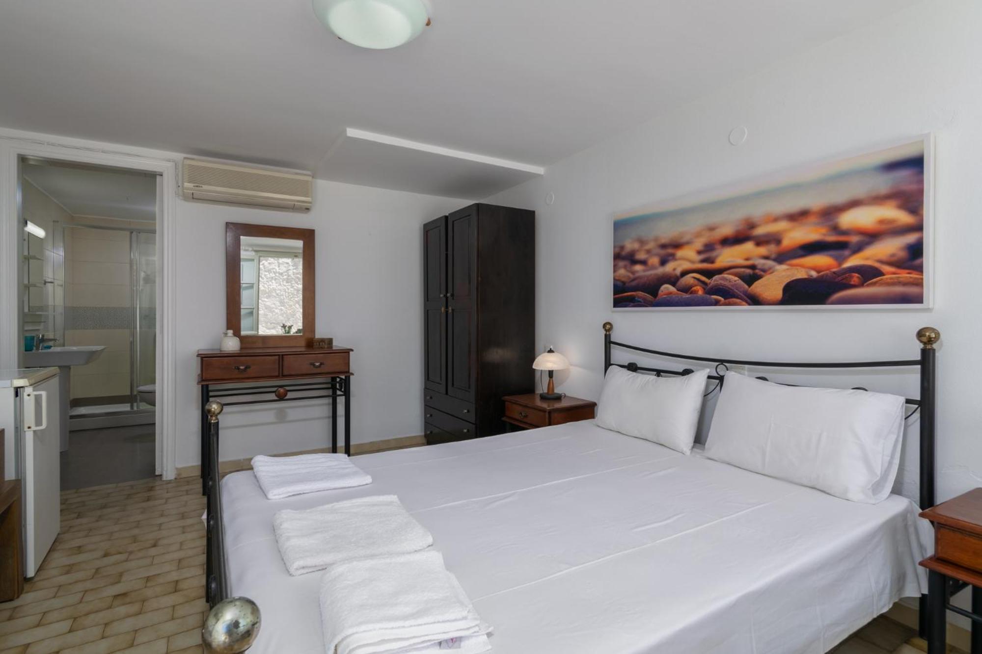Areti's Milos Apartment Adamantas (Milos)